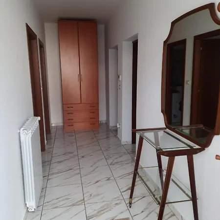 Azzurra モンファルコーネ